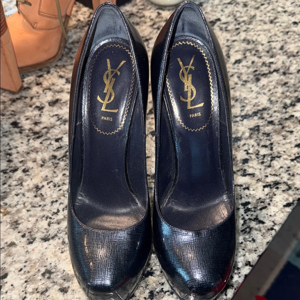 Yves Saint Laurent Navy Patent Leather Round-Toe Pumps